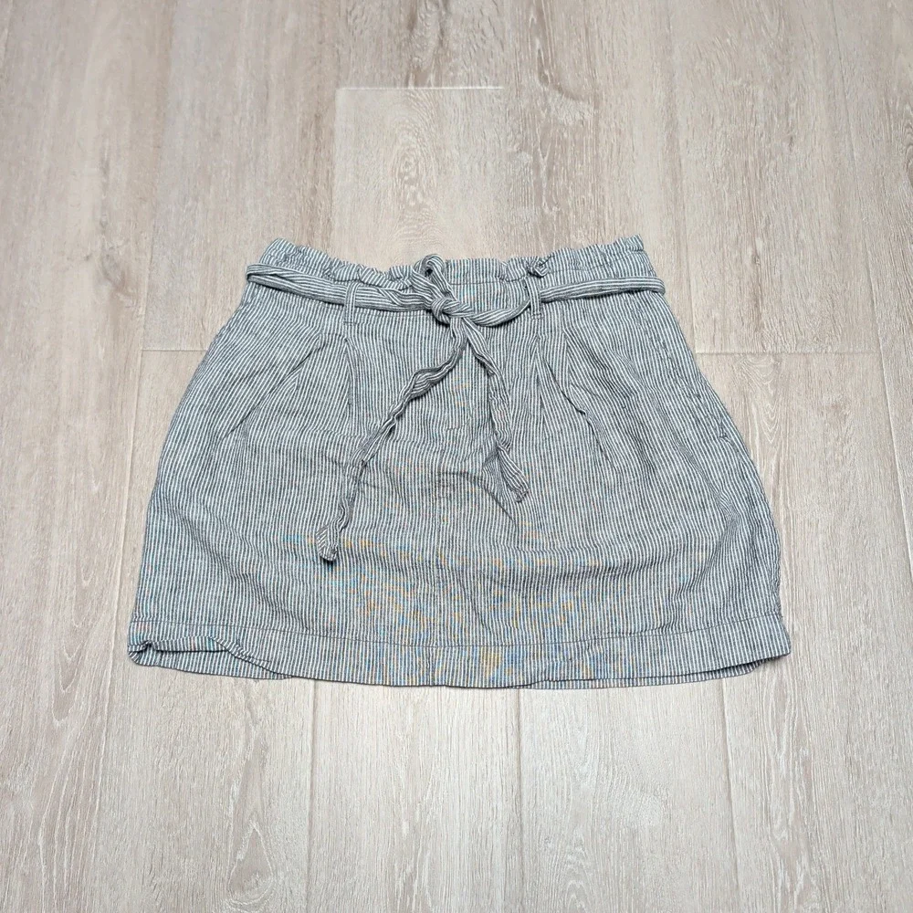 LOFT Grey White Pinstripe Paperbag Waist Mini Skirt with Tie Belt Womens Size 10